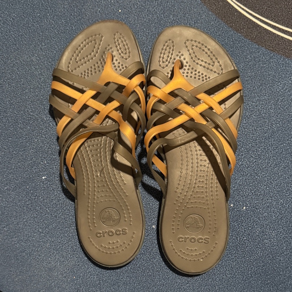 CROCS Women black gold flip flops Sandals